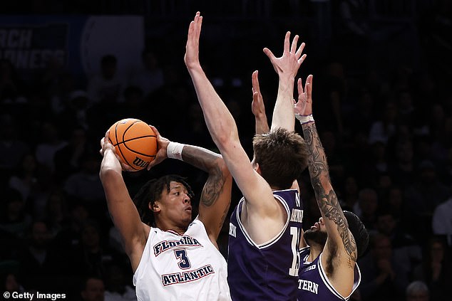 Northwestern had a slim four-point lead over Florida Atlantic at the time of the break