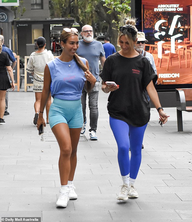 Jade opted for tight-fitting cycling shorts in a light blue shade combined with a sleeveless tank top