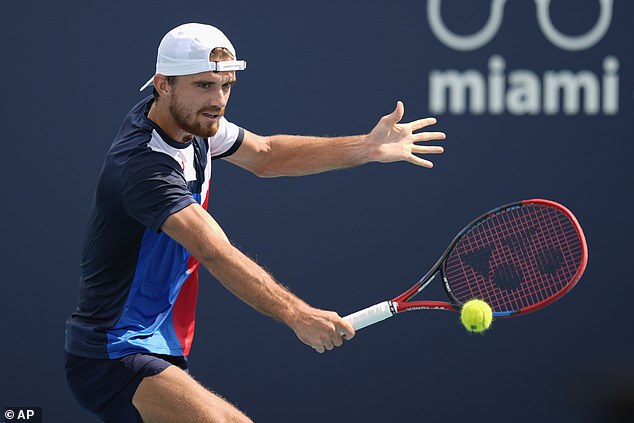 1711323255 399 Andy Murray is dumped out of Miami Open in devastating