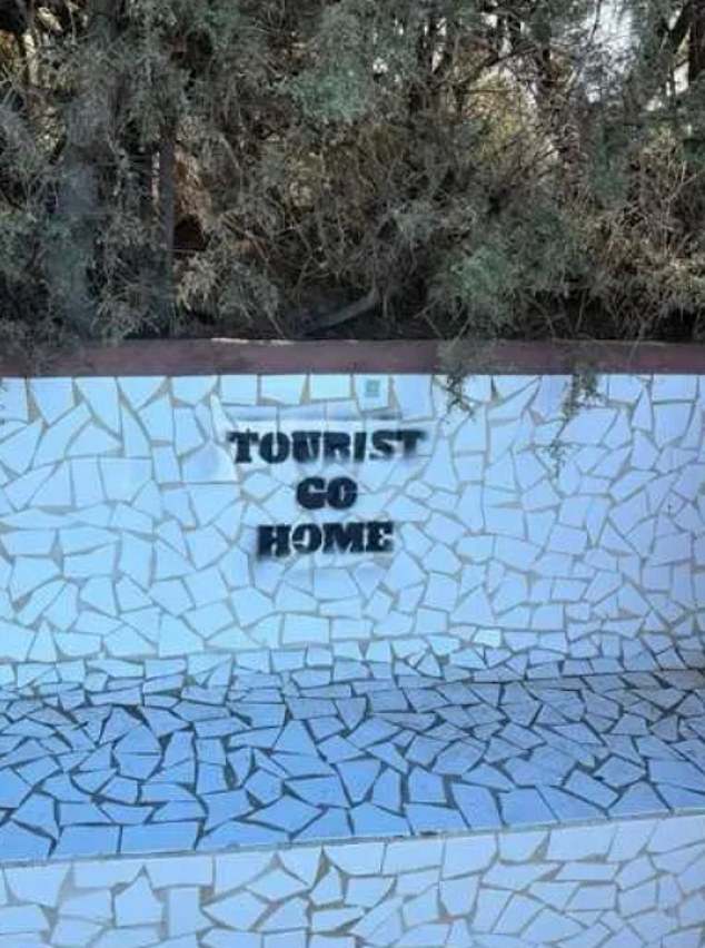 'TOURIST GO HOME': messages include 'Tourists go home', 'My misery, your paradise' and 'Average salary in the Canary Islands is 1,200¿'