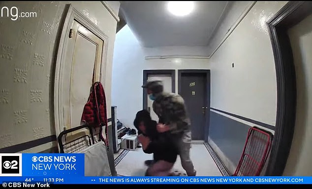 1711399155 330 Terrifying moment NYC teen is attacked by ex boyfriend who waited