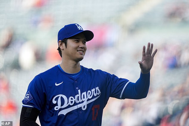 The Japanese two-time star greets the fans, who stood up to welcome him back to the Angel Stadium