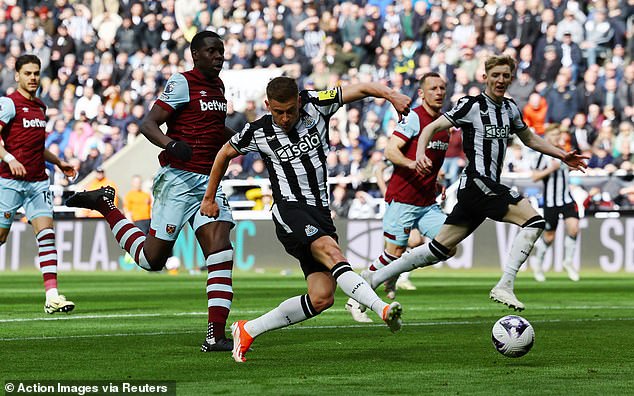 Barnes was the star of the show as he scored twice in the final ten minutes to seal a stunning win