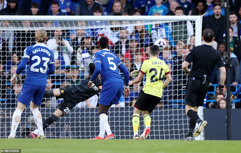 Cullen stunned the home crowd with a brilliant strike from outside the penalty area to give his side a perfect start to the second half