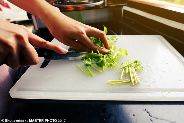 You could be ingesting a huge amount of microplastics just by chopping your food on a plastic plate