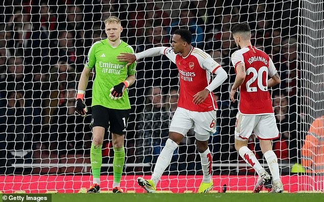 Aaron Ramsdale made a major blunder after returning to the Arsenal team against Brentford