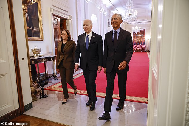 Obama will appear in the White House together with Biden and Vice President Harris in 2022