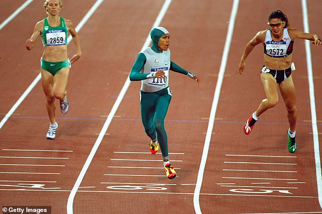 Freeman crosses the line to win gold in the women's 400 meters final at the 2000 Sydney Olympics