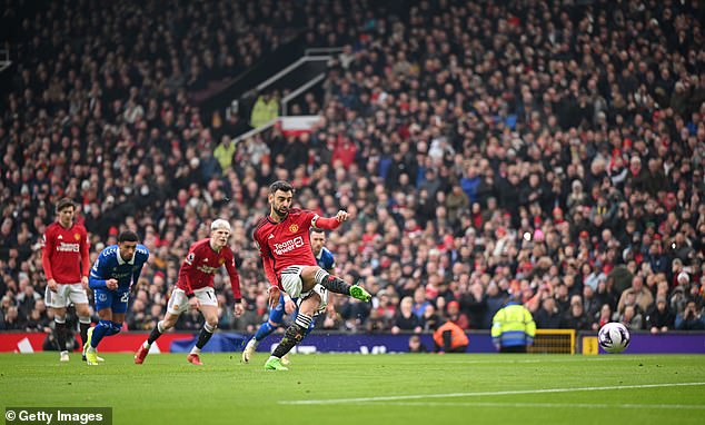 Bruno Fernandes scored the first of two penalties for Man United as the hosts defeated Everton