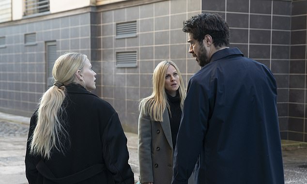 Once Harvey learns that Adam has handed over incriminating CCTV footage to the police, ruining his chance at an appeal, he sends an accomplice to Weatherfield to find Adam's wife Sarah (Tina O'Brien, centre) and her daughter Bethany (Lucy Fallon, left). ) to attack.