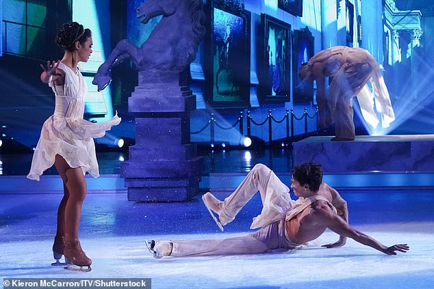 The reality star slipped and fell on his butt as he turned a corner, before turning around and getting to his feet to continue skating