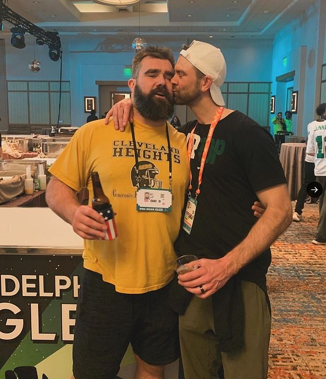 Jason Kelce asked Eagles coach Joseph O'Pella to include him for his retirement announcement