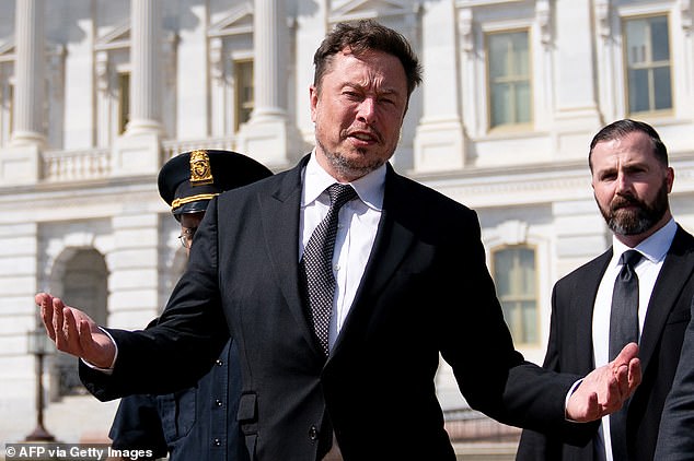 Elon Musk reposted an article from DailyMail.com slamming the Biden administration after they admitted to flying 320,000 unvetted migrants into the US