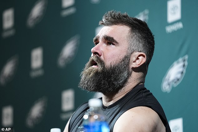 Jason Kelce gave an emotional retirement speech Monday at the Eagles center