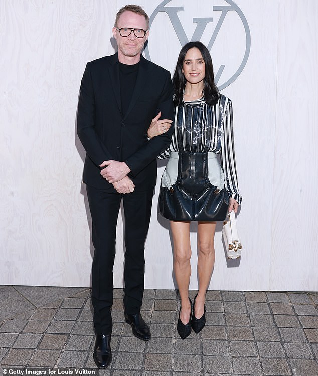 Jennifer Connelly and Paul Bettany enjoyed a top date night on Tuesday evening when they attended the Louis Vuitton showcase at the end of Paris Fashion Week