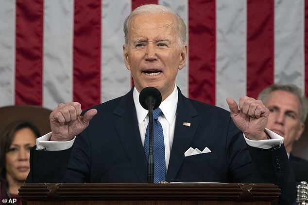 White House officials said Biden would preview steps that will be part of a proposed 2025 budget to be released next week that aims to reduce the federal budget deficit by $3 trillion while also raising taxes on Americans with a low income.