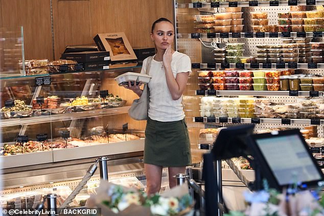 It looked like Lily wanted to grab a quick meal from the expensive store when she was seen carrying a box of delicious food from the store.