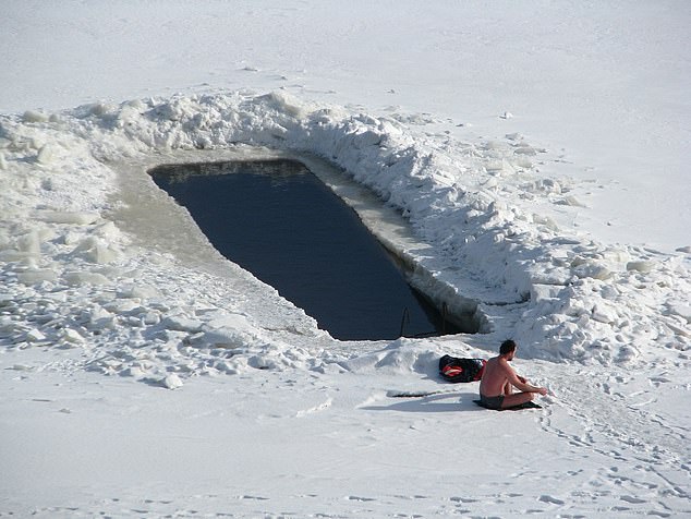 Researchers from the University of Warwick found that cold therapy and ice baths caused an increase in adrenaline levels, which can indirectly reduce inflammation