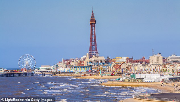 Blackpool is known throughout Great Britain as a popular seaside resort.  In the photo: the resort in 2009