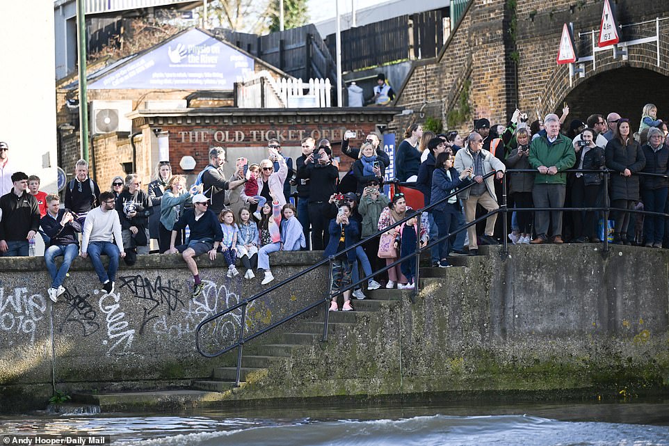 1711952236 165 SOUL OF SPORT Thousands flock to the River Thames to