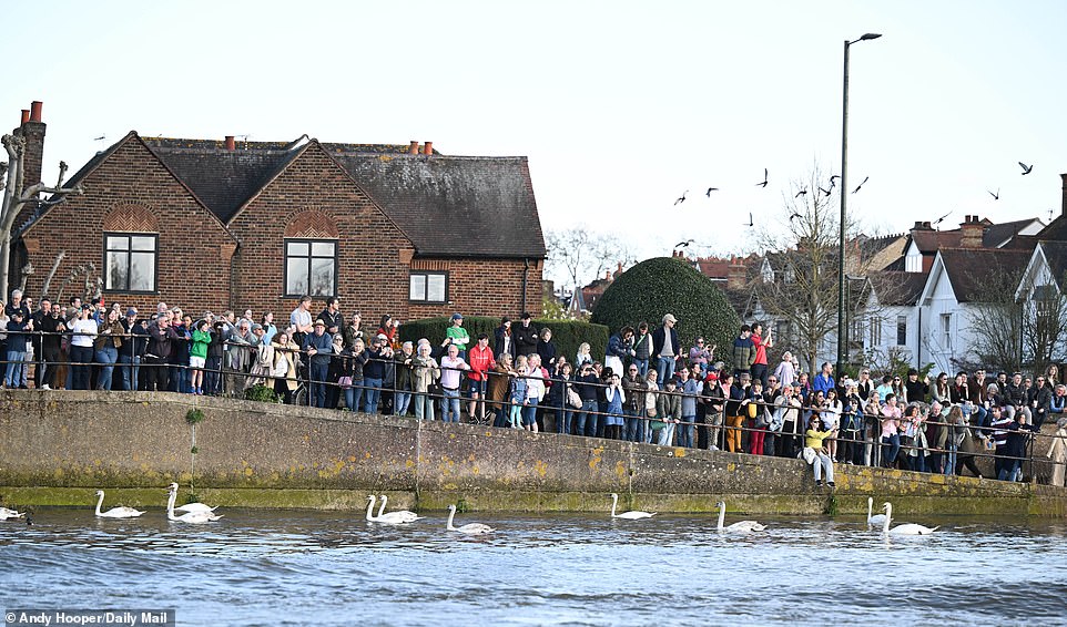 1711952241 963 SOUL OF SPORT Thousands flock to the River Thames to