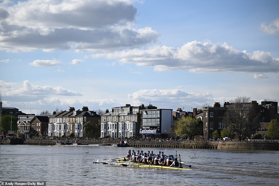 1711952243 227 SOUL OF SPORT Thousands flock to the River Thames to