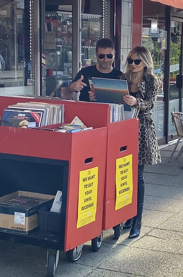 The friends were also spotted flipping through some vinyl records