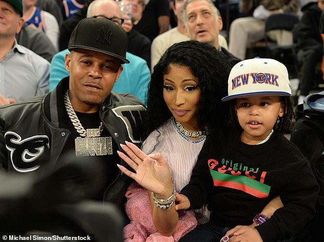 The family of three had courtside seats at the high-profile basketball game