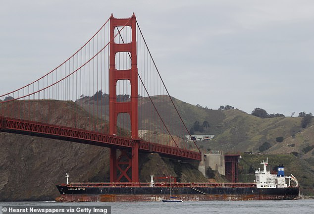 Every day, the Golden Gate helped an average of 89,000 vehicles cross the strait between the Pacific Ocean and the Bay by 2023, and as many as 10,000 cyclists.