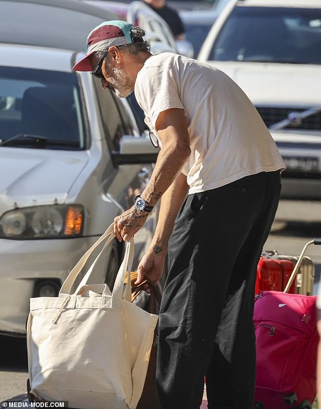 Meanwhile, Taika wore a plain white T-shirt which he paired with black cuffed trousers