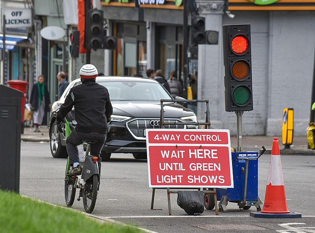 The actor, 61, was seen riding past a Lime e-bike for his daily ride when he appeared to cycle straight past a warning sign