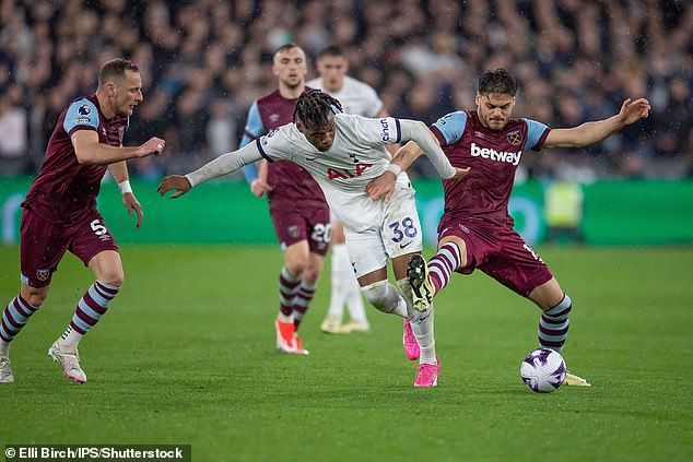 West Ham, meanwhile, started in much the same way they ended their dramatic 4-3 defeat to Newcastle at the back