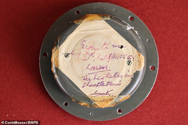 The back of the barometer reads: 'Given to me by Dr.  LD R Hussey LONDON See his letter in Shackleton's book'