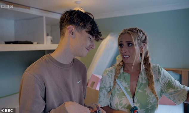 As Stacey and her team rushed to complete their latest Sort Your Life Out transformation, she asked Zach to give her a hand with some of her famous DIY crafts.