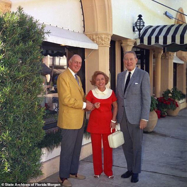 A relaxed image of Eugenie Marron with Alwin Franz and Edwin B. Coleman in the elite shopping street Worth Avenue