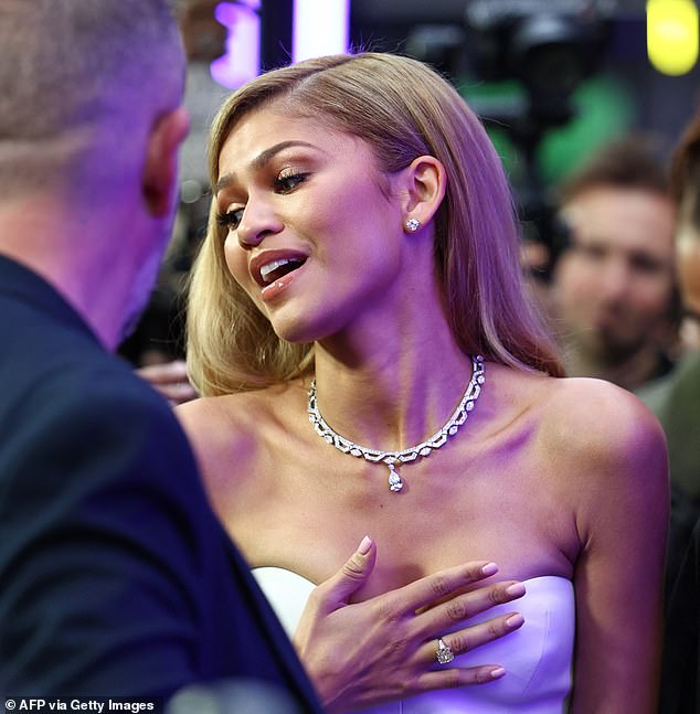 The stunner accessorized the look with a statement diamond necklace that was worn with matching earrings and cocktail ring