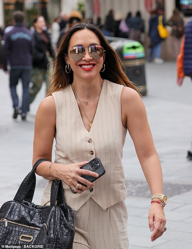 Myleene looked in good spirits as she donned a pair of statement mirrored sunglasses and accessorized with a pair of gold hoop earrings