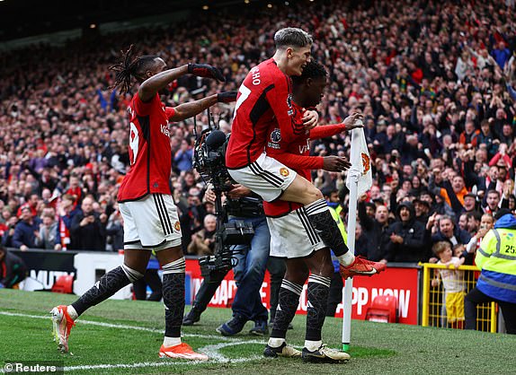 Football - Premier League - Manchester United v Liverpool - Old Trafford, Manchester, Great Britain - April 7, 2024 Manchester United's Kobbie Mainoo celebrates scoring their second goal with Aaron Wan-Bissaka and Alejandro Garnacho REUTERS/Carl Recine NO USE WITH UNAUTHORIZED AUDIO, VIDEO, DATA, GAME LISTS, CLUB/LEAGUE LOGOS OR 'LIVE' SERVICES.  ONLINE USE IN THE CONTEST LIMITED TO 45 IMAGES, NO VIDEO EMULATION.  NO USE IN ANY BETTINGS, GAMES OR PUBLICATIONS FOR ANY CLUB/LEAGUE/PLAYER.