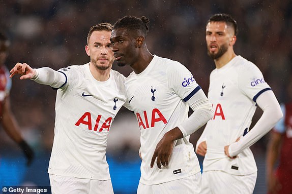 LONDON, ENGLAND – APRIL 02: James Maddison, Yves Bissouma and Rodrigo Bentancur of Tottenham Hotspur during the Premier League match between West Ham United and Tottenham Hotspur at the London Stadium on April 2, 2024 in London, England.  (Photo by Marc Atkins/Getty Images) (Photo by Marc Atkins/Getty Images)