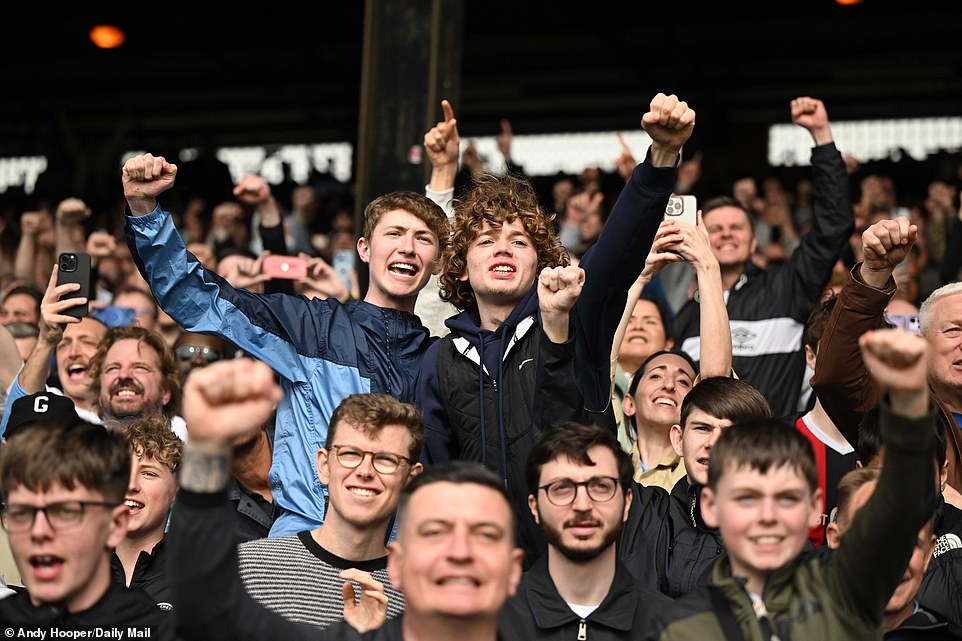 City's supporters cheered their victory at the final whistle, leaving them in the middle of an enthralling title battle