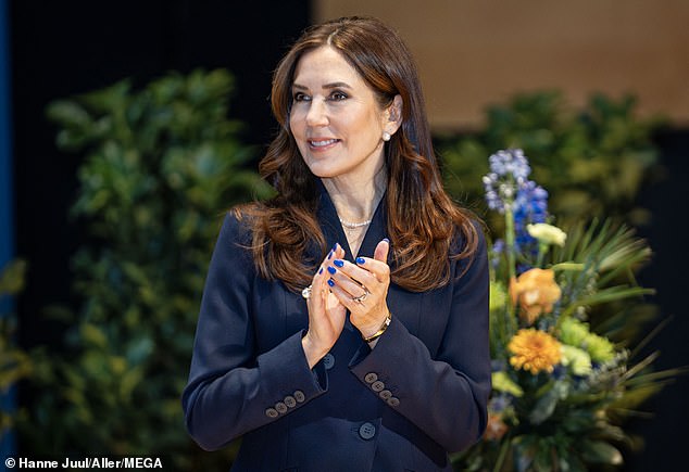 Mary seems to love matching her nails to her outfits, as she opted for an indigo shade to match her navy jacket and trousers to present certificates to the EliteForsk award winners