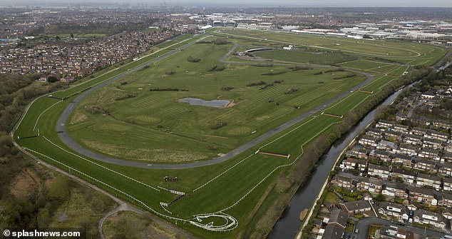 The length of the race is four miles, two furlongs and 74 yards, there are 16 fences in total, 14 of which are jumped twice during the nine-minute race