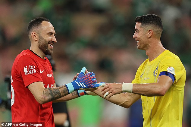 David Ospina (L) now plays with Cristiano Ronaldo (R) for Al-Nassr, the Saudi Pro League club