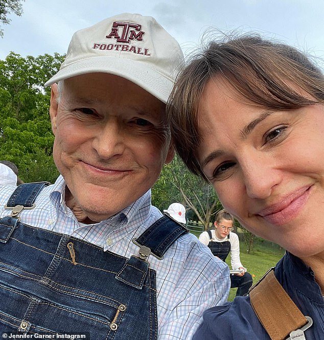 Jennifer Garner's father, William John Garner, has died at the age of 85, the actress announced in a heartbreaking statement earlier this month