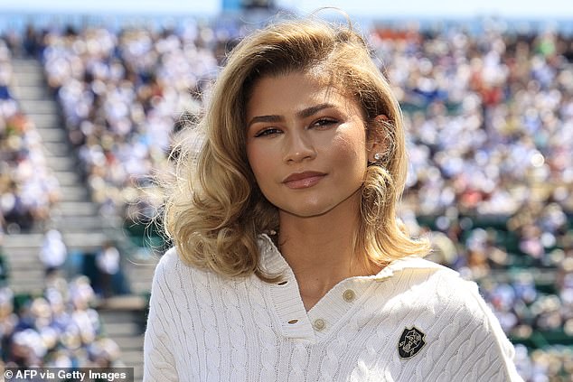 Zendaya styled her hair in glamorous curls and opted for a bronzed makeup look