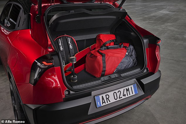 It's not just sportiness, the Milano is practical for a small car: with a loading capacity of 400 liters, the trunk is the largest of all electric cars in its class