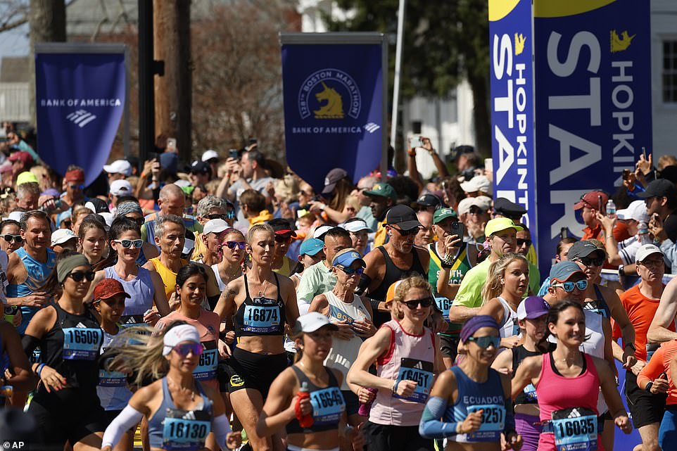 A wave of runners starts the Boston Marathon