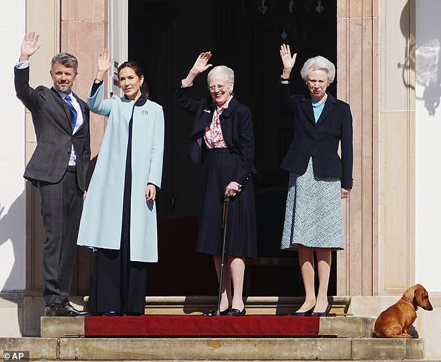 King Frederik, Queen Mary and Princess Benedkeek all wore blue, while Margrethe chose to wear red and white