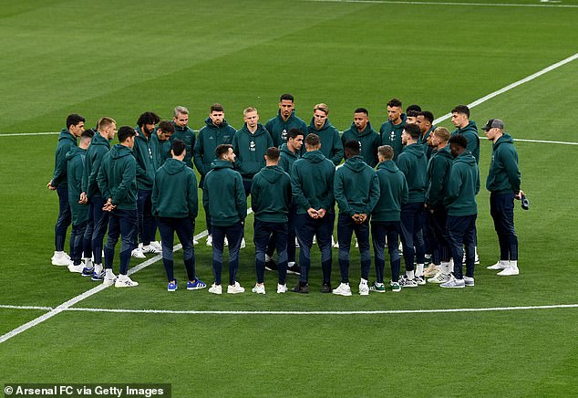 Arsenal had their team run onto the pitch at the Allianz Arena ahead of the match on Tuesday