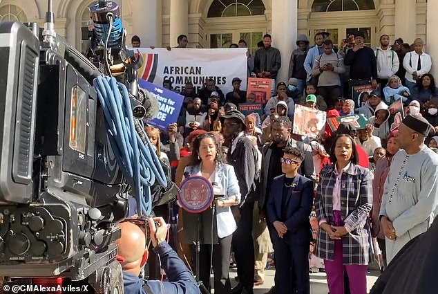 1713339723 343 Over 1000 African migrants descend on New York City Hall